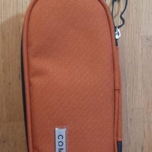 Astuccio ovale organizzato monocolore Comix. Arancio